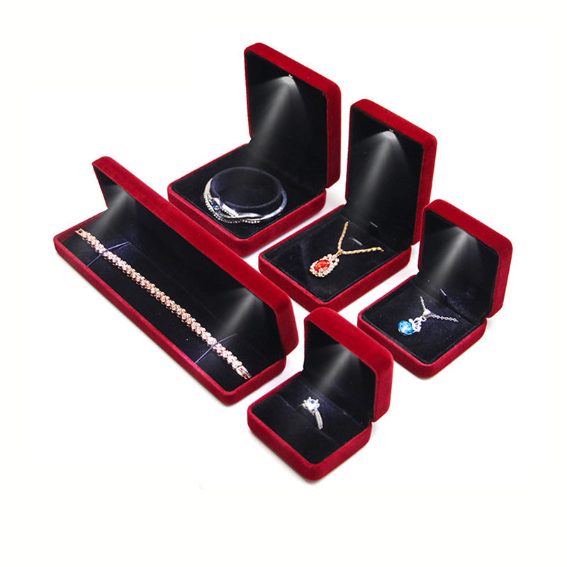 Noteful Love™ LED Velvet Jewelry Box – Premium Light-Up Gift Packaging